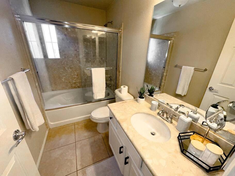 Spacious 4-Bed Family Retreat Wifi & Parking Villa Las Vegas Exterior photo